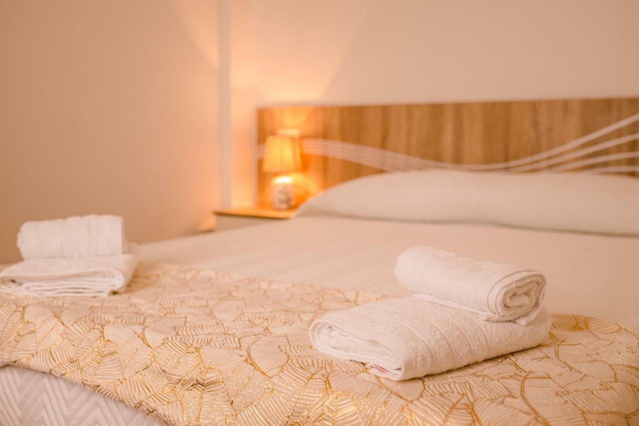 Apartamentos Enteros O Lagar Melide Dış mekan fotoğraf