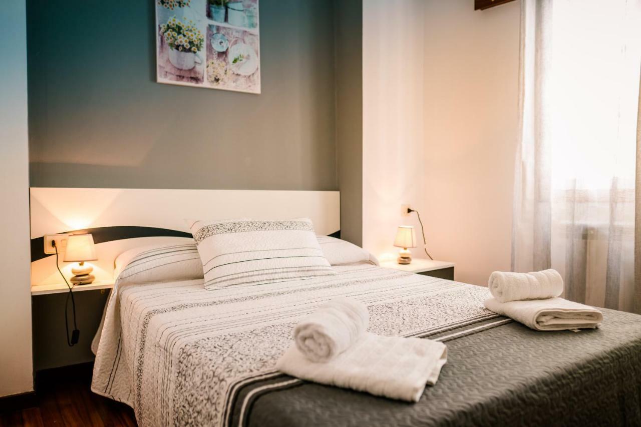 Apartamentos Enteros O Lagar Melide Dış mekan fotoğraf