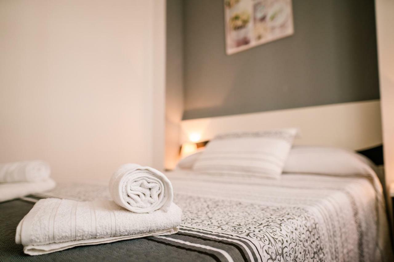 Apartamentos Enteros O Lagar Melide Dış mekan fotoğraf